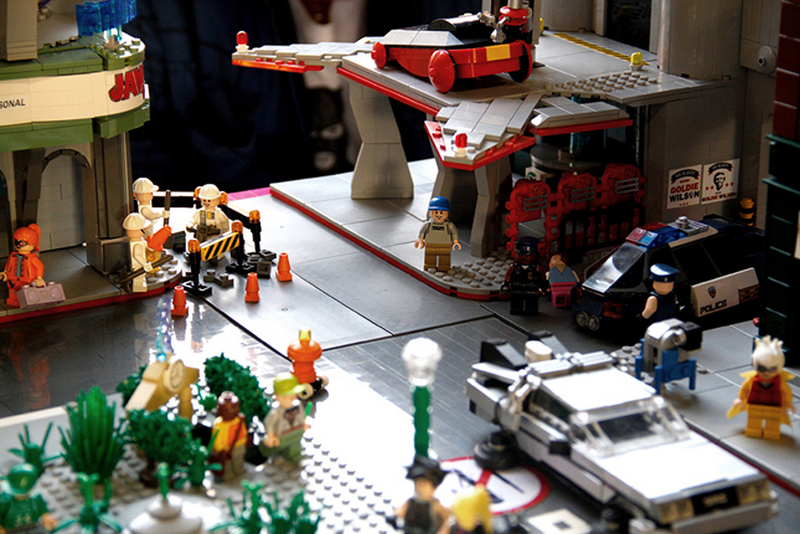 Illustration for article titled Lego Back to the Future Town Should Be Turned Into an Official Lego Set